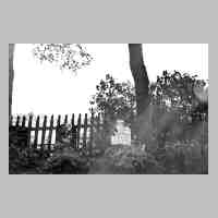 069-0062 Der Familienfriedhof war unser Eigentum und lag auf unserem Grundstueck.jpg